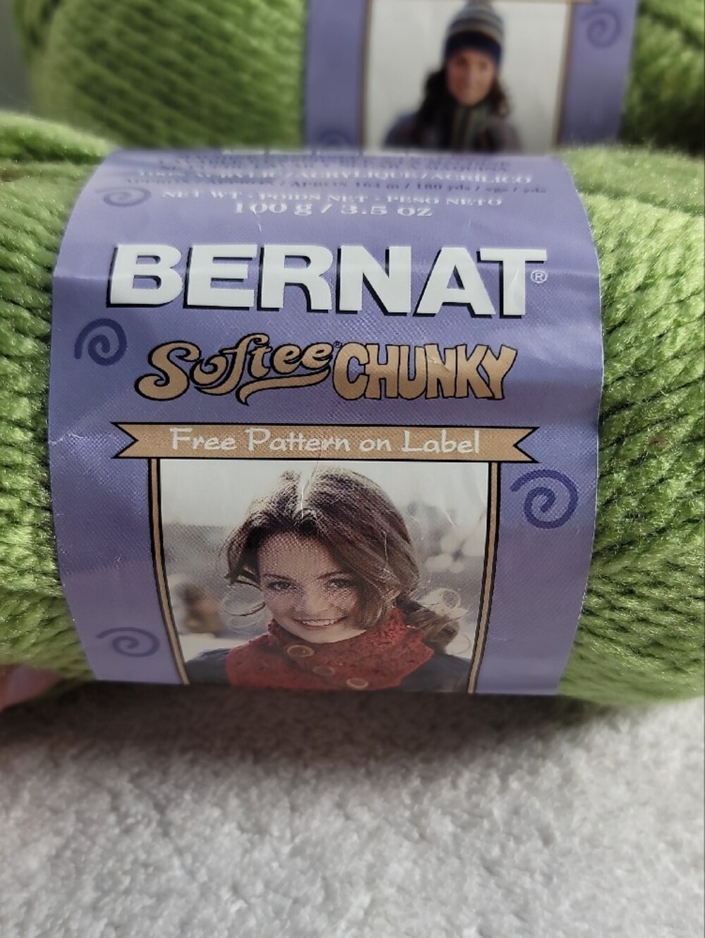 Softee Chunky Yarn - 3 Green 2 Red NWOT - Picture 2 of 9